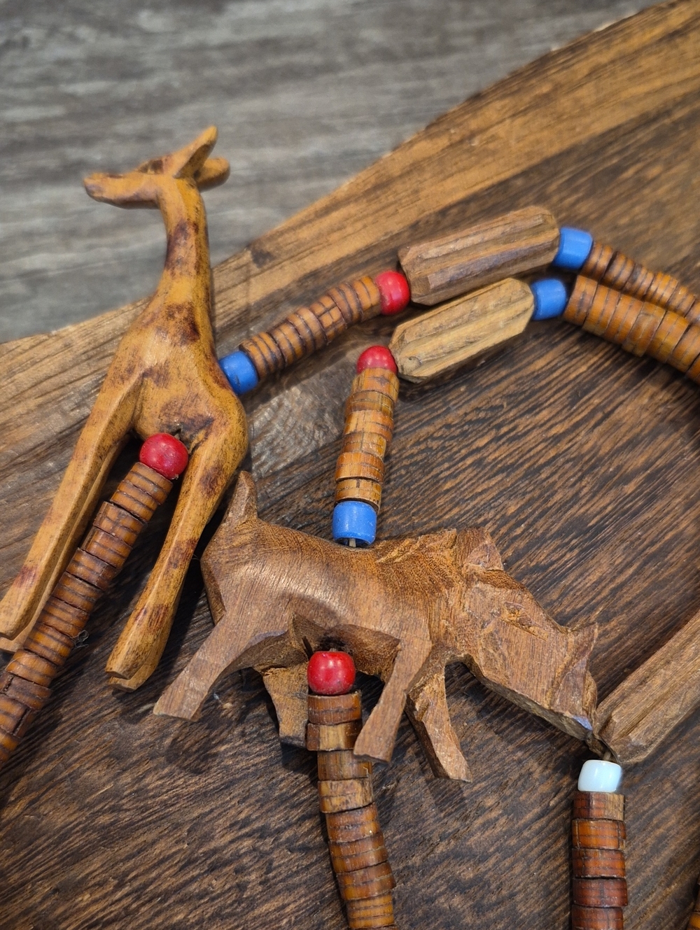 Vtg Wooden Safari Animals Beaded Necklace, Elephant, Giraffe, Wild Boar, & Rhino - Picture 5 of 15